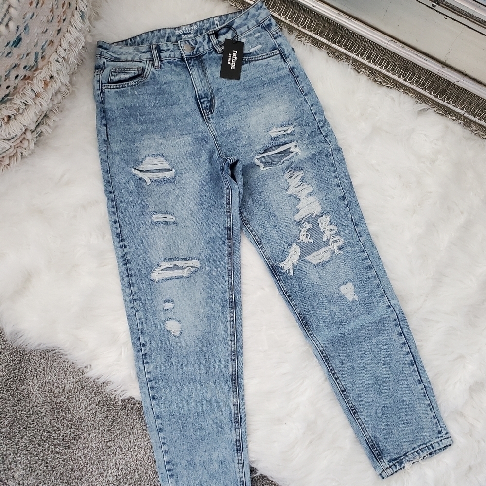 New! Refuge Denim Mom Relax High Rise Distressed Ripped Jeans. Size 5.